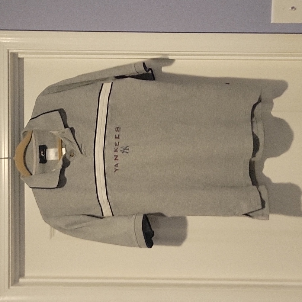 NY Yankees Gray Polo Shirt Size Large.